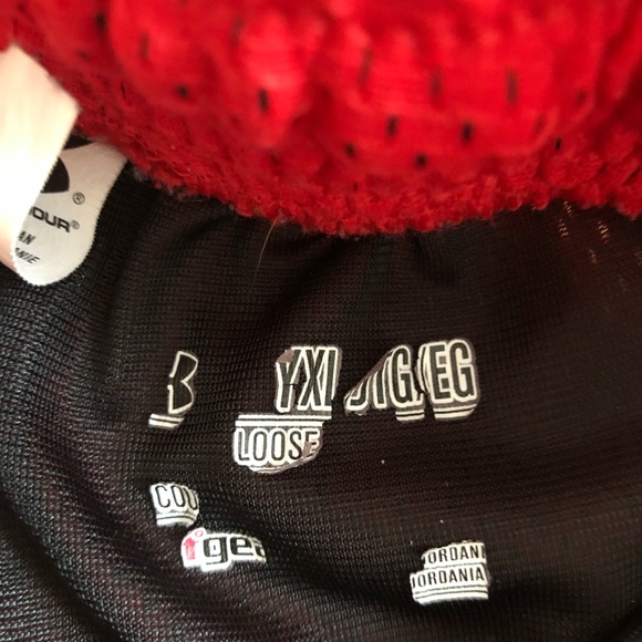 EUC Boys Under Armour mesh shorts size XL - Picture 2 of 2